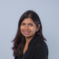 Paulomi Shroff headshot. photo.